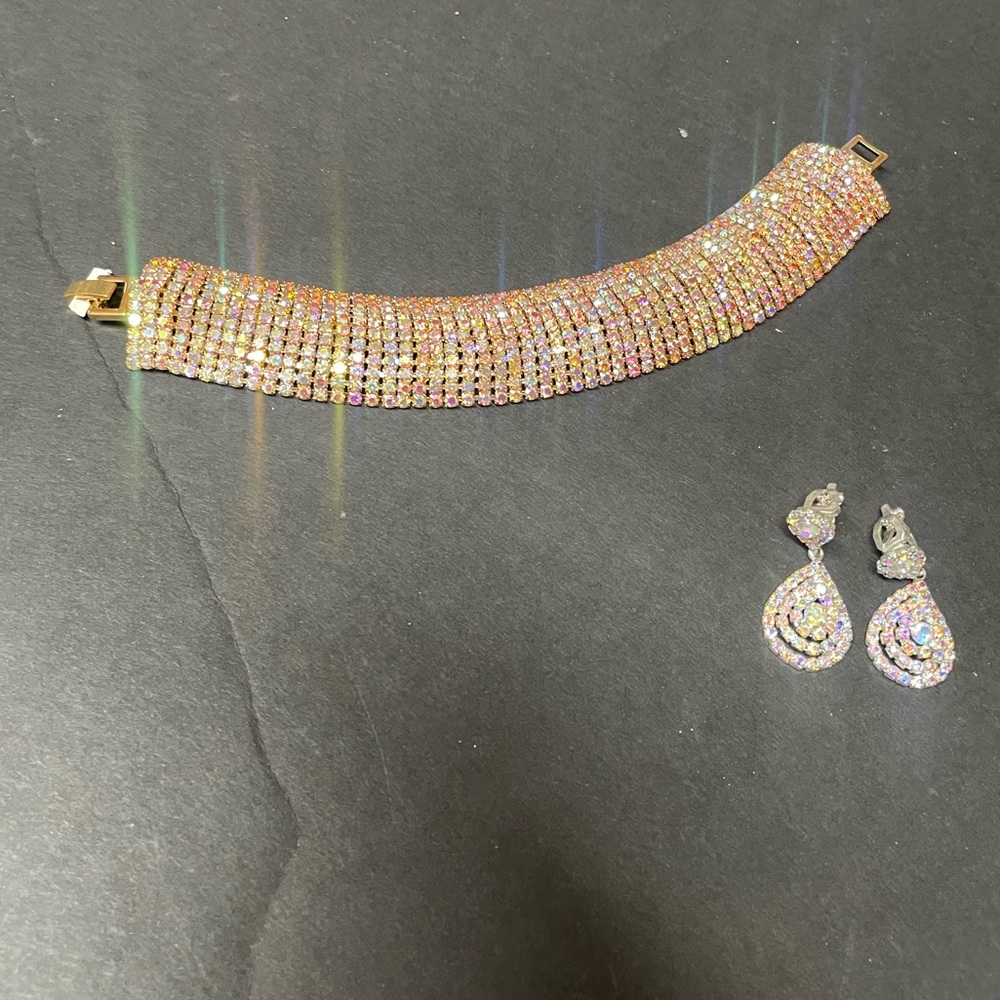 Elegant Iridescent Clasp Bracelet and Tear Drop Sparkly Earrings